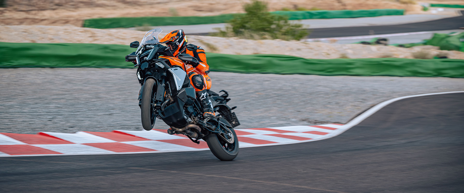 KTM 1390 SUPER ADVENTURE S EVO 2026 - Image 2