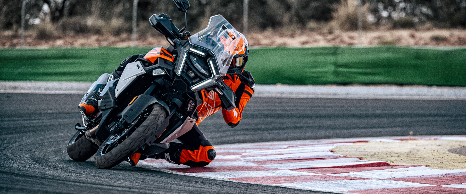 KTM 1390 SUPER ADVENTURE S EVO 2026 - Image 3